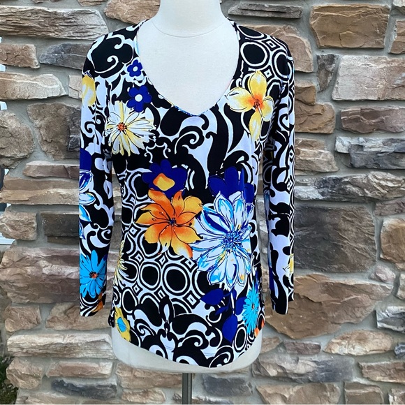 Chico’s 3/4 Sleeve Floral V Neck Top - Picture 3 of 16
